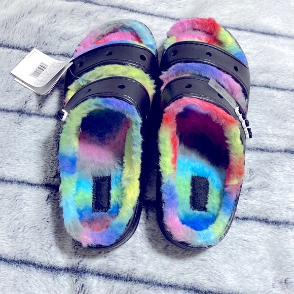 Crocs classic cozzzy spray dye lined sandals - Picture 8 of 15
